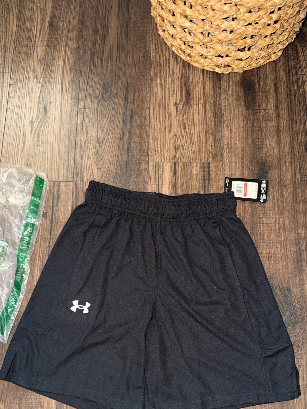 Under Armour Men's UA Baseline Shorts in Black size XS Brand New - Picture 2 of 4